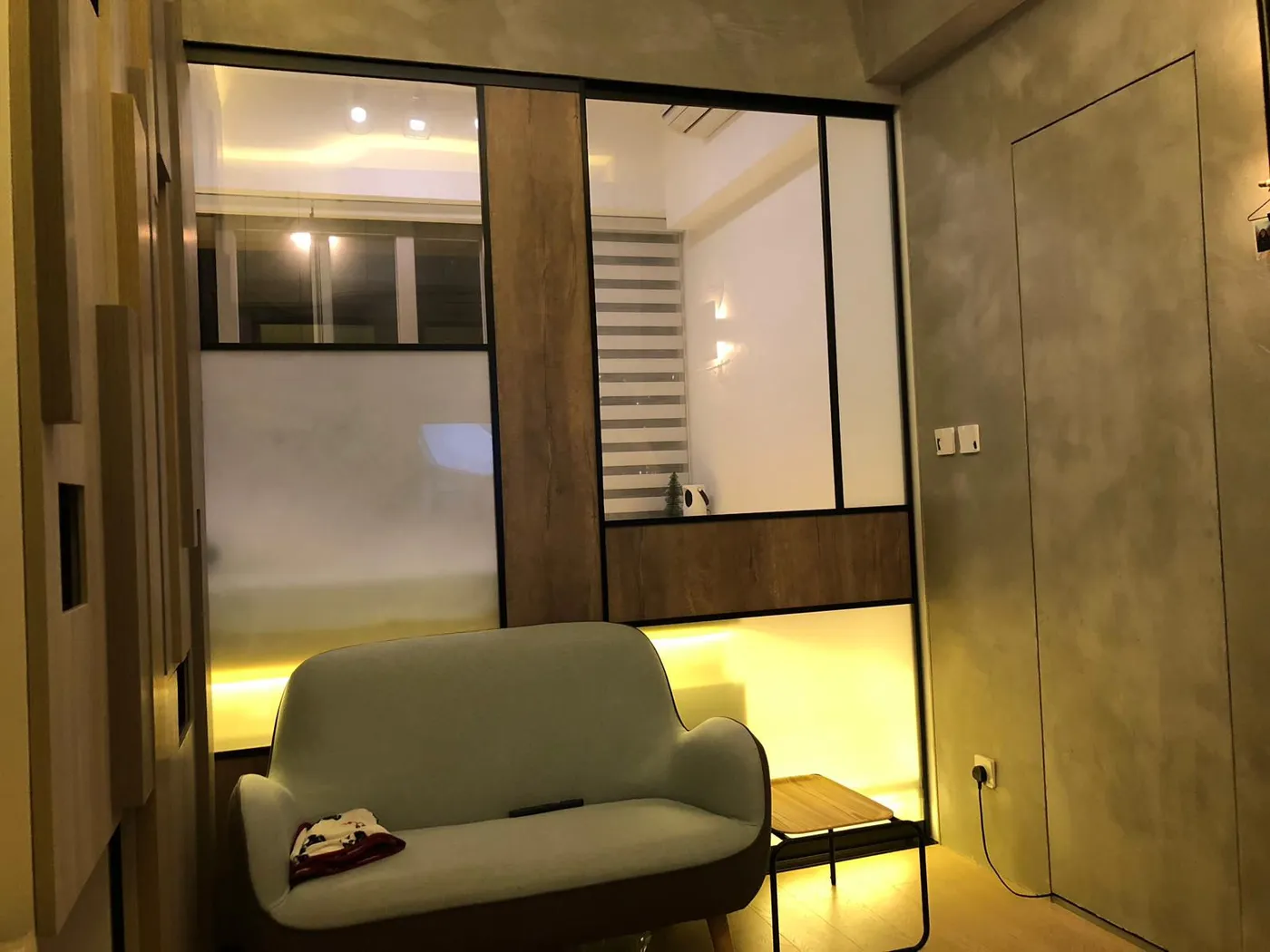Wood and concrete warm